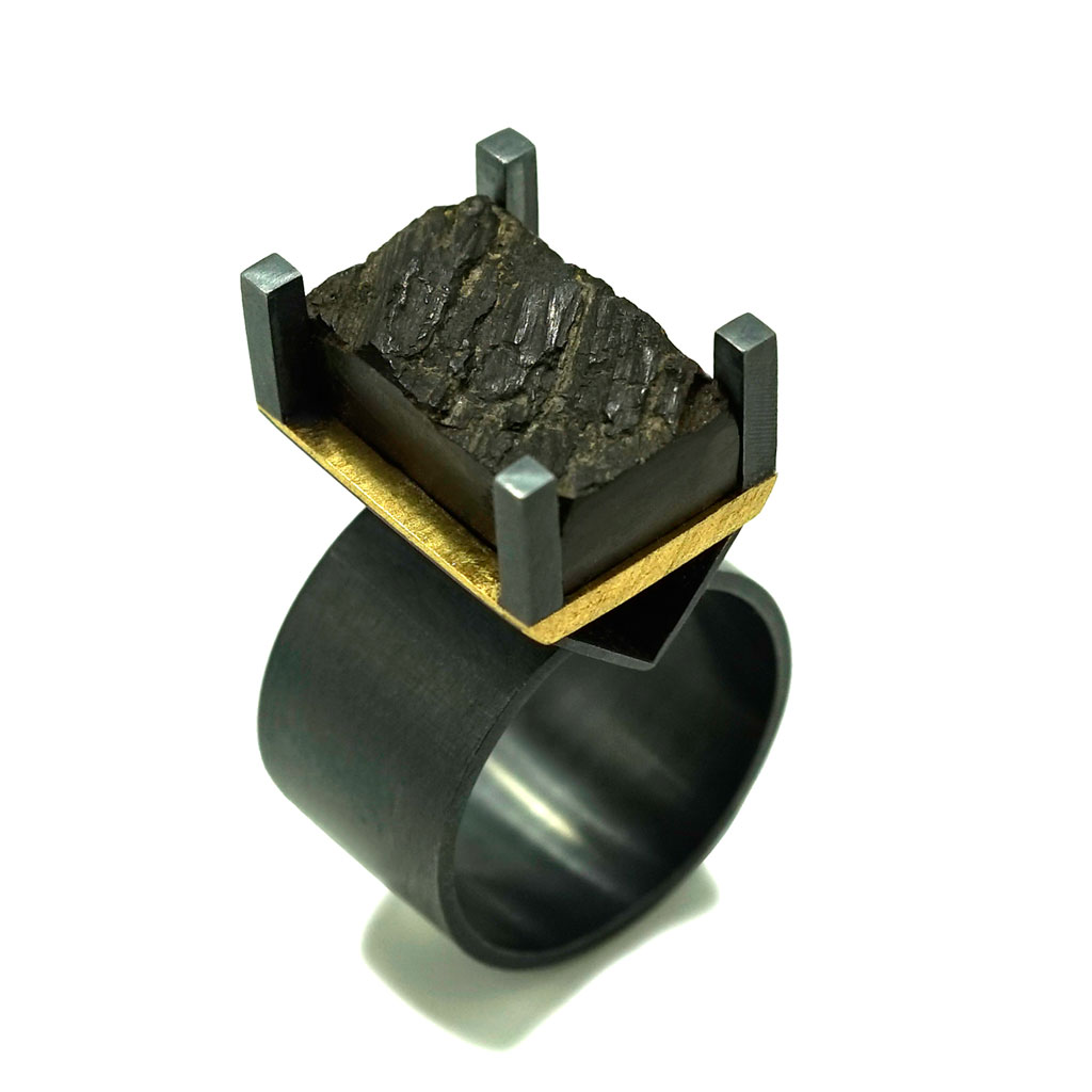 yvonne_gilhooly_wabi_sabi_ring_jet_gold_silver