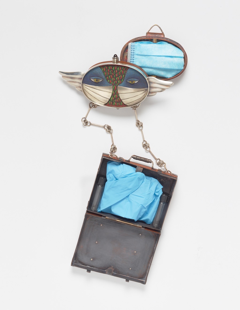 2-Marilyn-da-Silva_Chatelaine-for-the-Cautious-Traveler-detail-02-1-1