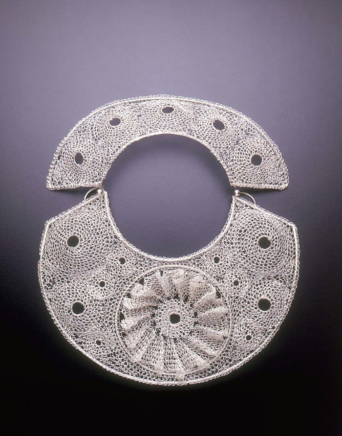 AFisch_Necklace_MedallionHalo