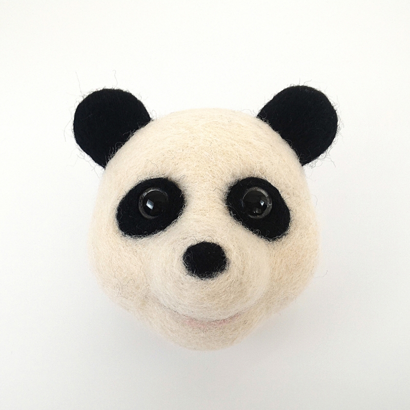 MomokoK_Brooch_Panda_w.jpg MomokoK_Brooch_Panda_w.jpg