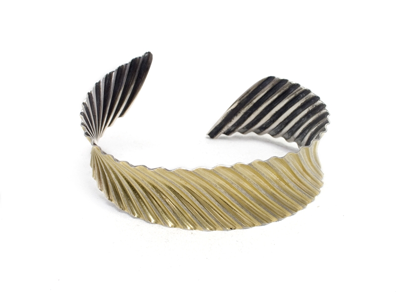 EidC_Bracelet_GoldenZags_w.jpg