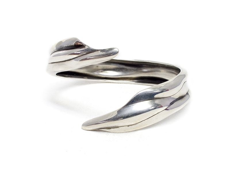EidC_Bracelet_LeavesofGrass_w.jpg EidC_Bracelet_LeavesofGrass_w.jpg