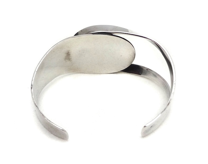 SteigH SilverCuffBlackEye Back