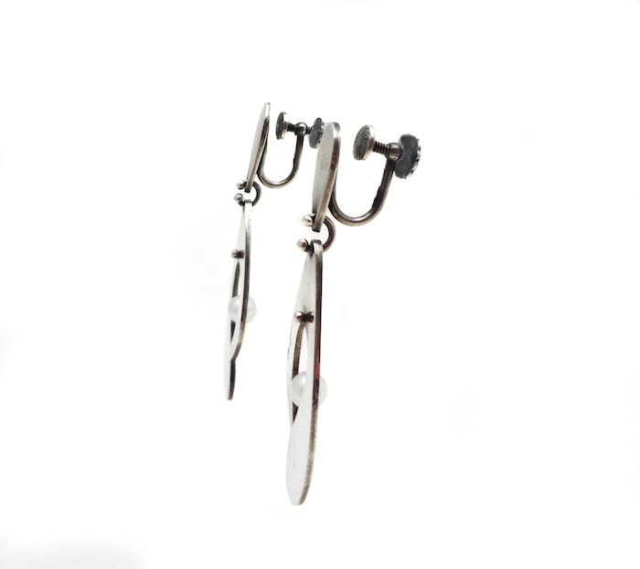 SteigH SilverPearl_Earrings Side