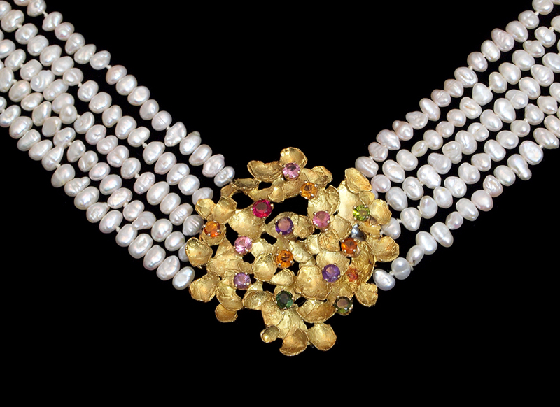 EdWiener_LongPealandGoldNecklace_Detail.jpg