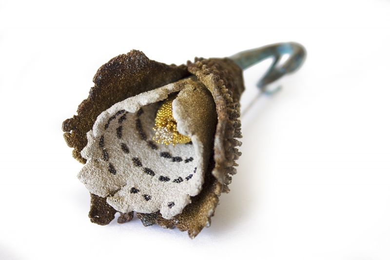 FuchiA_Brooch_Hommage3_2016_w.jpg