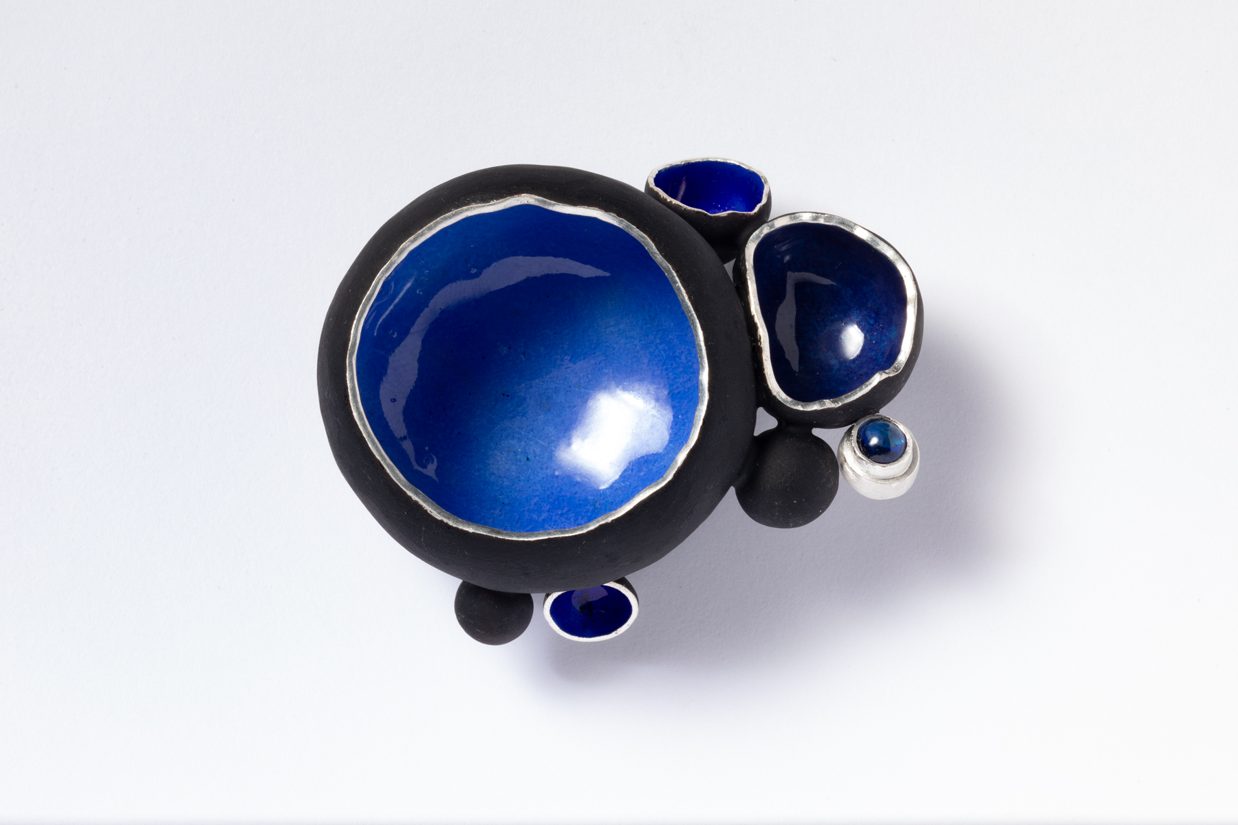 Brooch-silver-enamel-sapphire-1900-1