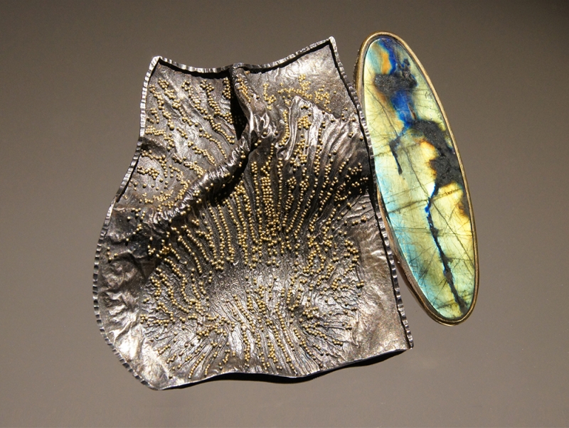 OConnorH_Brooch_Spectrolite_2016_w.jpg