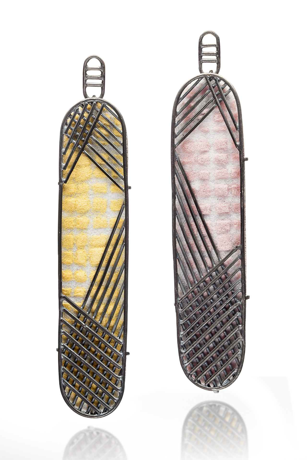 Earring-Silver-Enamel-3.522x-0.7522x-0.7522-Jee-Hye-Kwon-2017