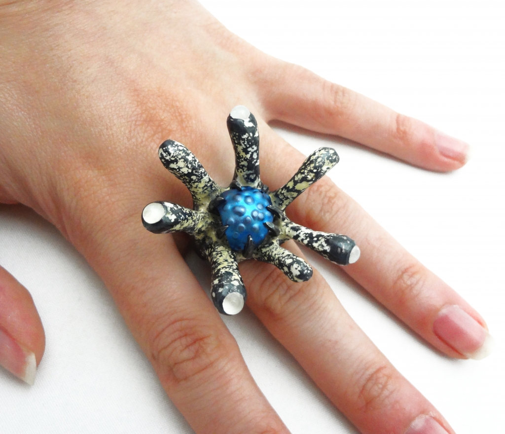 MarinJ_AnemonaDeErmitanoAzul_Ring_Worn.jpg