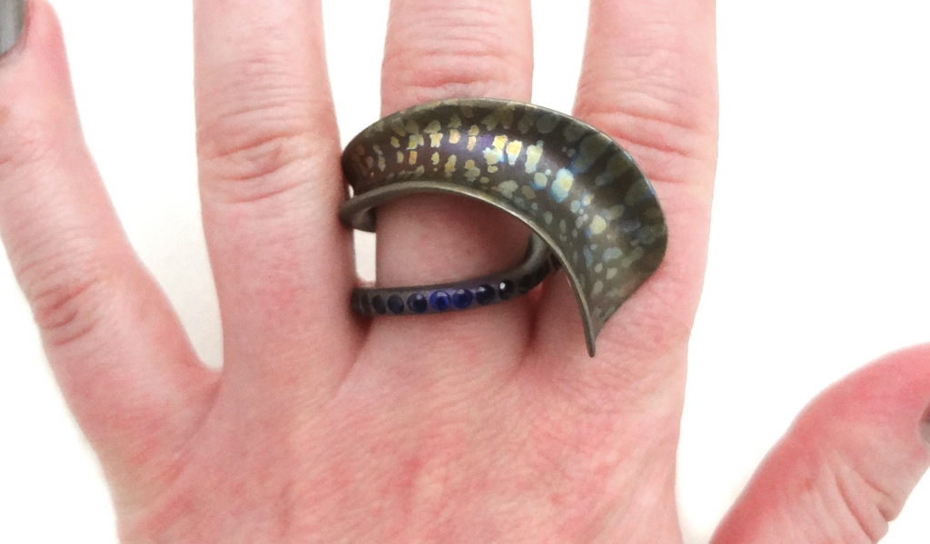 MarinJ_SiNoEstoyDormido_Ring_Worn.jpg