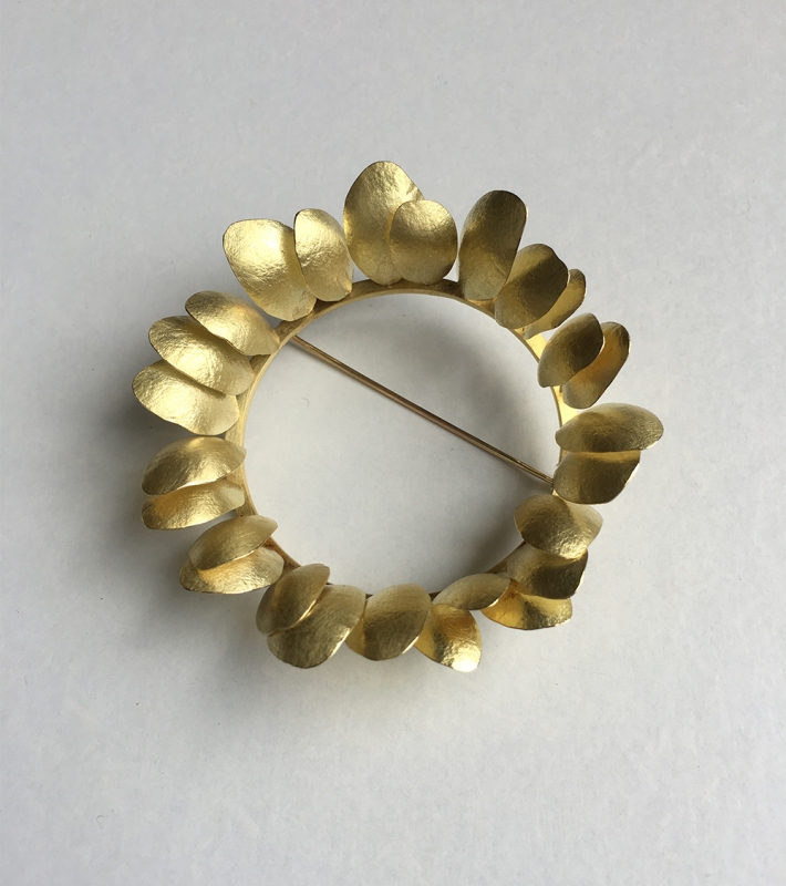 SaitoK_Brooch_Sunflower_18KGold_w.jpg