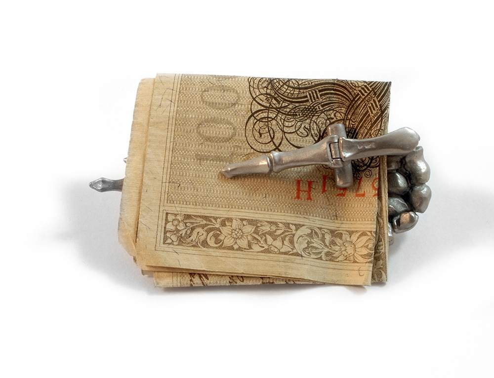 LilotK_MoneyClip_MementoMori_Back_w.jpg LilotK_MoneyClip_MementoMori_Back_w.jpg