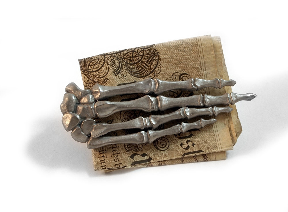 LilotK_MoneyClip_MementoMori_Front_w.jpg LilotK_MoneyClip_MementoMori_Front_w.jpg
