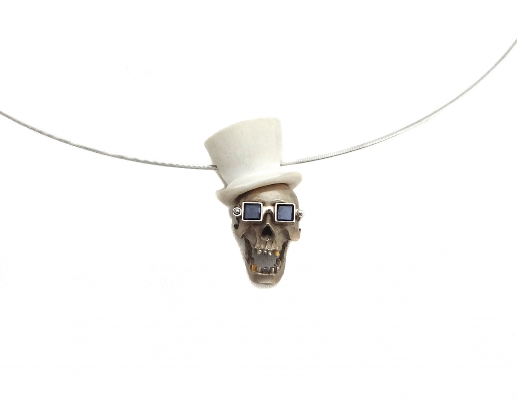 Lilot_WhiteTophat_Pendant.jpg