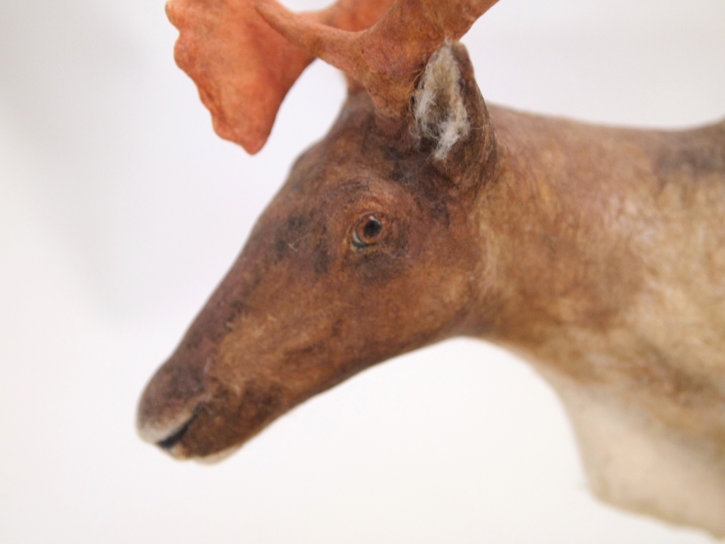 HazamaK_KingReindeerAndABabyPlayingCatsCradle_DetailA