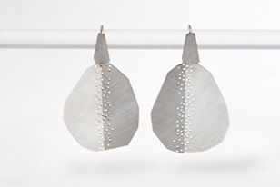 ONeillL_Earrings_Silver_w.jpg ONeillL_Earrings_Silver_w.jpg