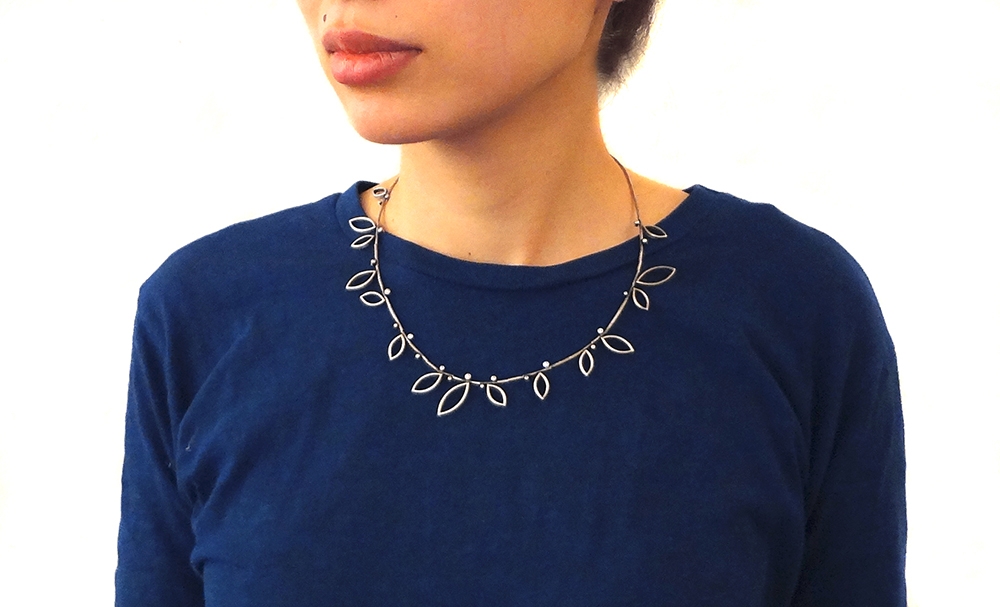 O'NeillL_Necklace_SilverDiamond_Worn_w.jpg O'NeillL_Necklace_SilverDiamond_Worn_w.jpg