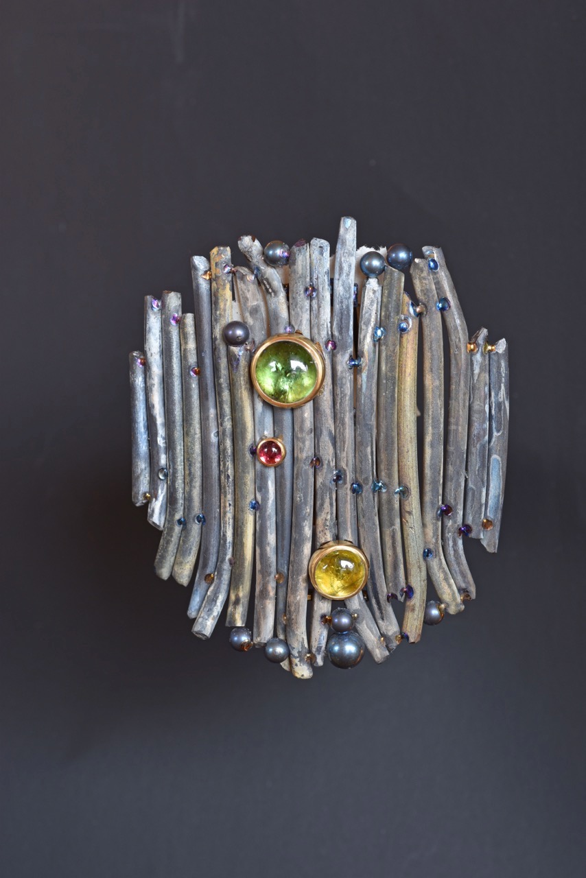 R_Broche en Titan et Tourmalines_fond noir_M.Spreng_10 18.jpg R_Broche en Titan et Tourmalines_fond noir_M.Spreng_10 18.jpg