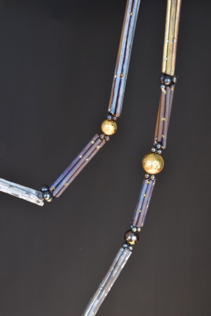 R_Collier en Titan détail_fond noir_M.Spreng_10 18.jpg R_Collier en Titan détail_fond noir_M.Spreng_10 18.jpg