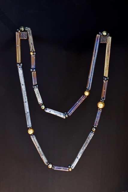 R_collier en Titan_fond noir_M.Spreng_10 18.jpg R_collier en Titan_fond noir_M.Spreng_10 18.jpg