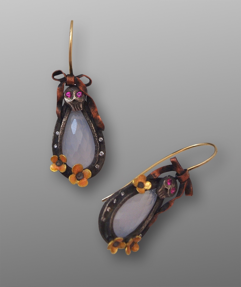 RiskM_Earrings_Spirit_SkullsAndBows_w.jpg