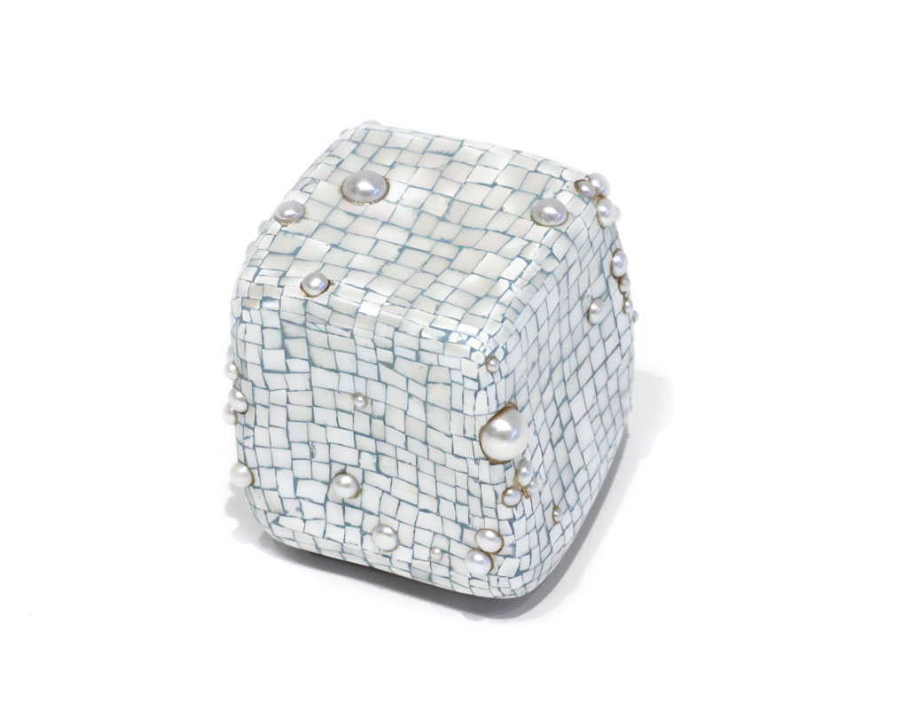 AsaiM_CubePearlBrooch1.jpg AsaiM_CubePearlBrooch1.jpg