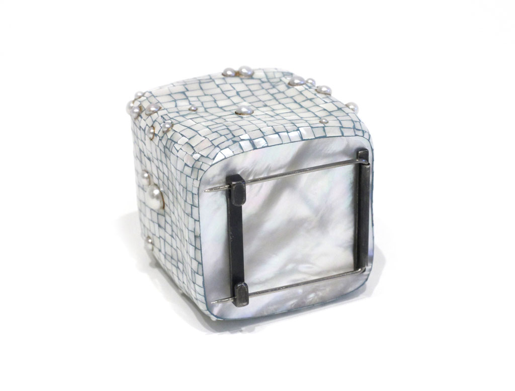 AsaiM_CubePearlBrooch2.jpg AsaiM_CubePearlBrooch2.jpg