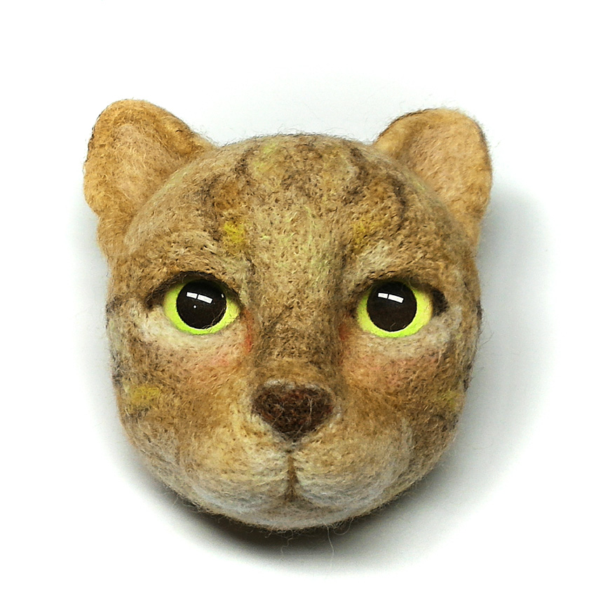 KumaiM_Brooch_Cat1.jpg