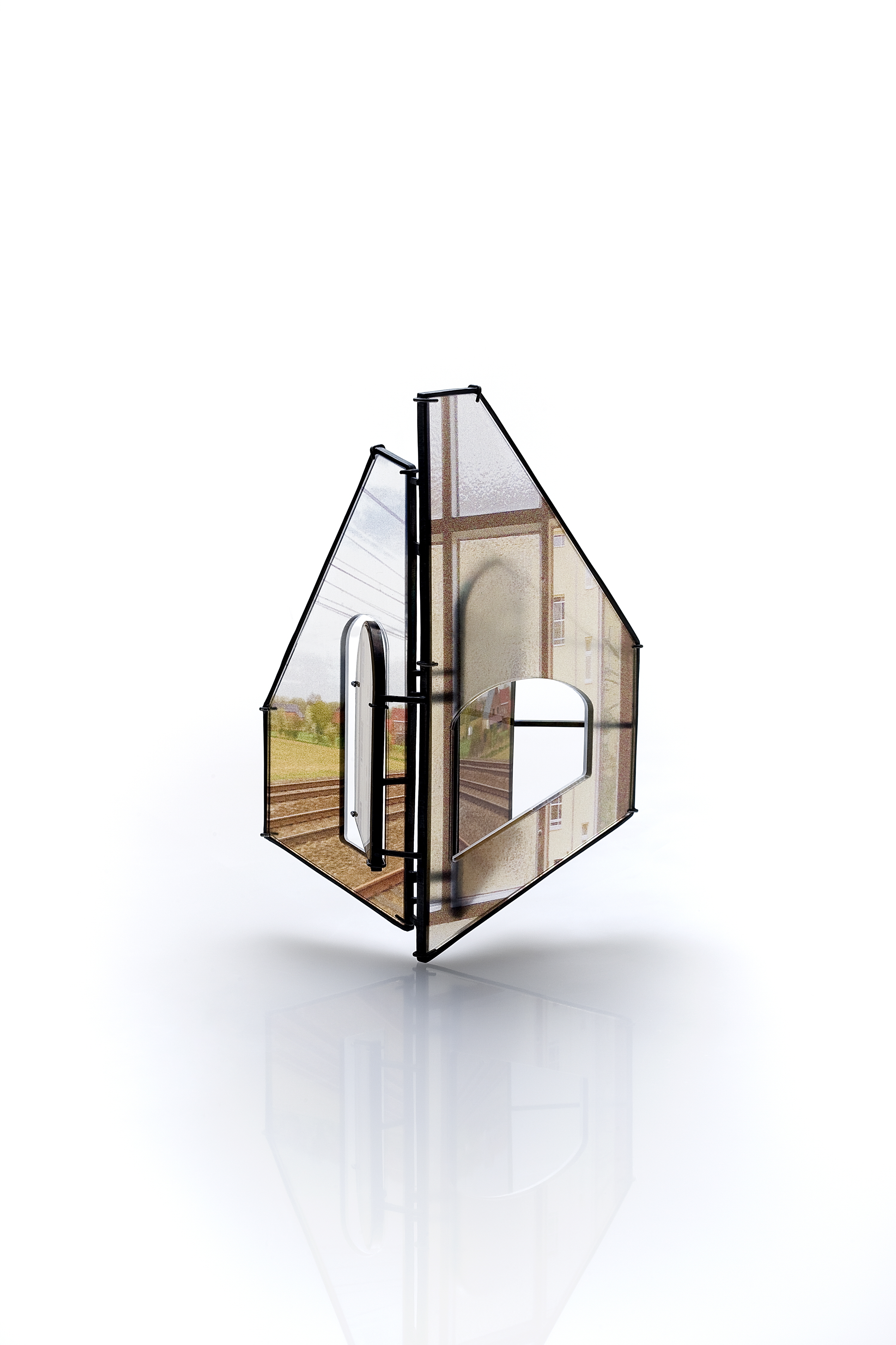 Moments_2_brooch_2024 Moments_2_brooch_2024