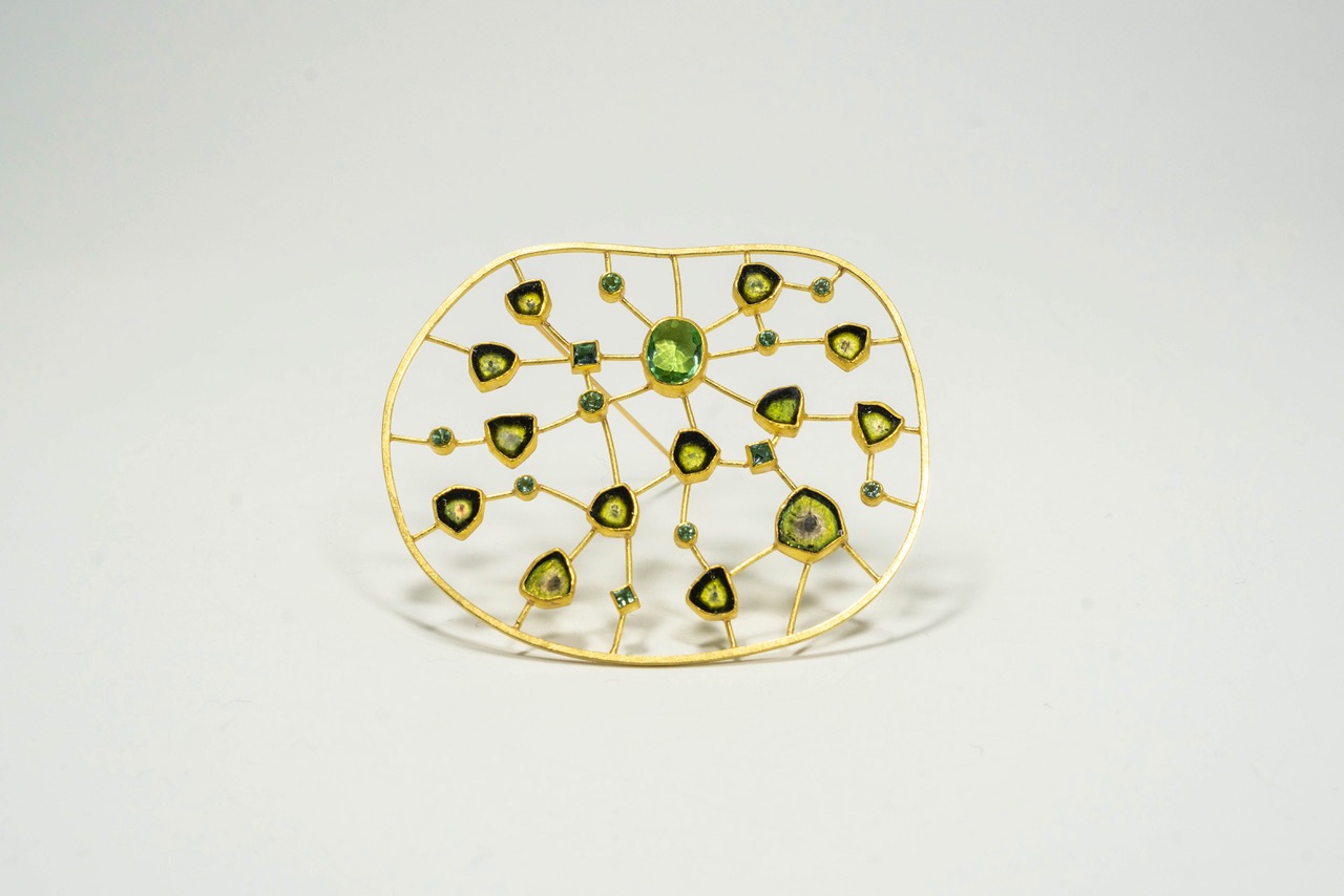 ClassP_GreenBrooch-2