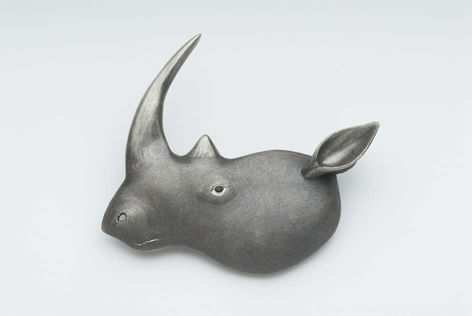TaniguchiR_Brooch_Rhino_PhotoJoëlDegen.jpg