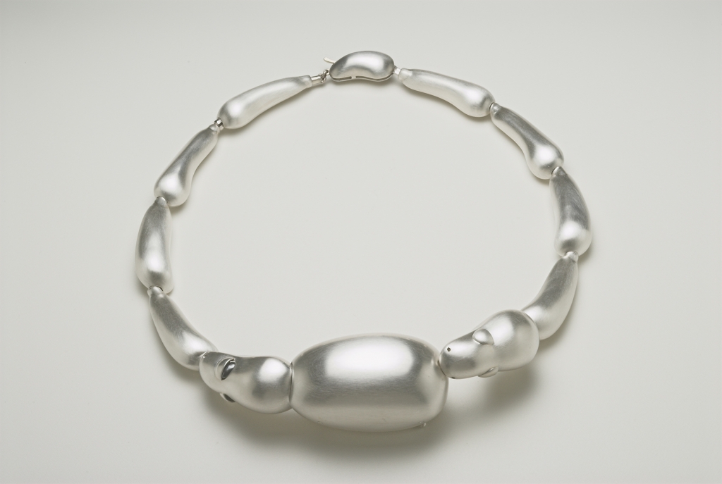TaniguchiR_DonkiHaute_Necklace_PhotoJoëlDegen.jpg