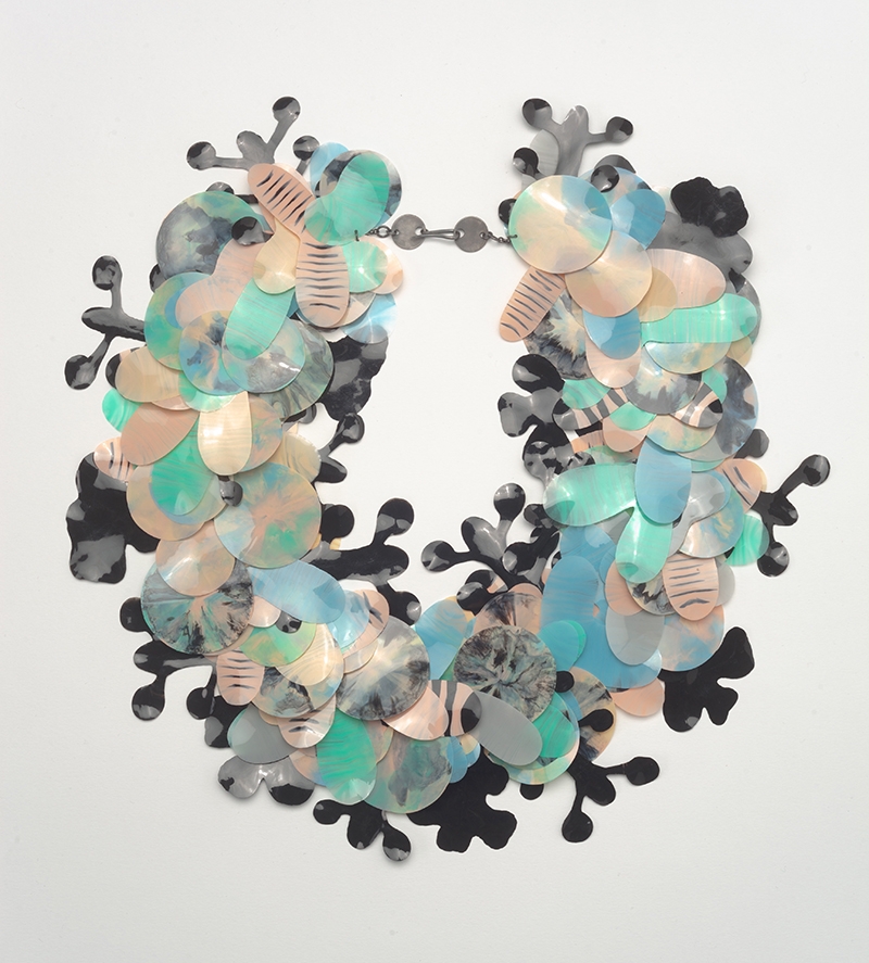 EnochS_Necklace_CollierTooi_MirabilisJalapa_w.jpg