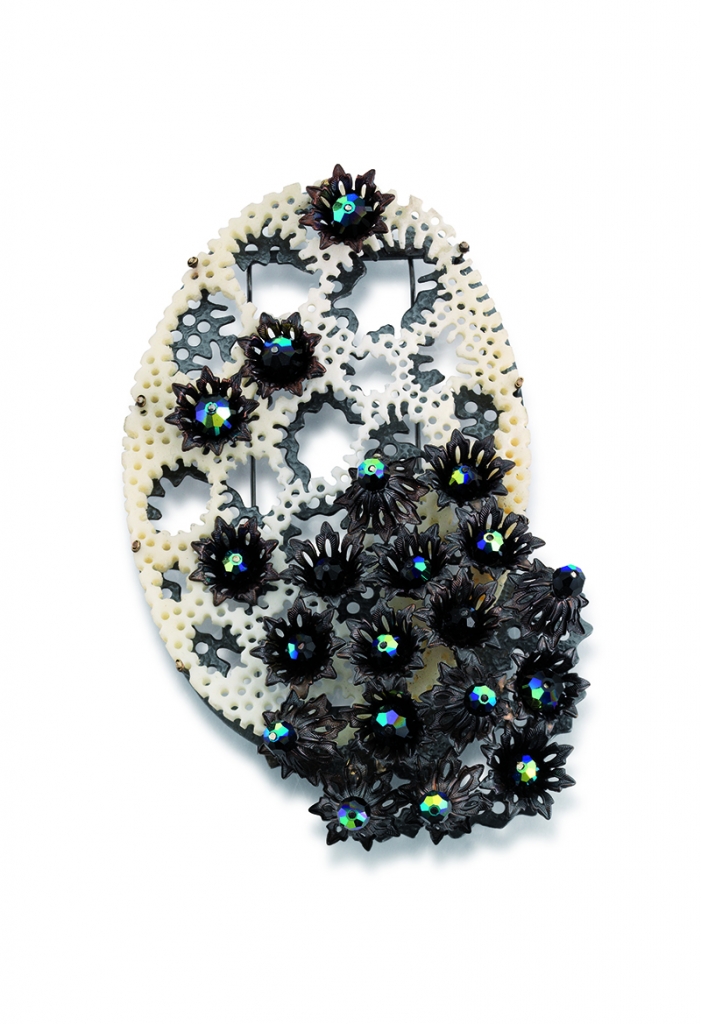 GrunerT_Brooch_CrystalChampagne_w.jpg