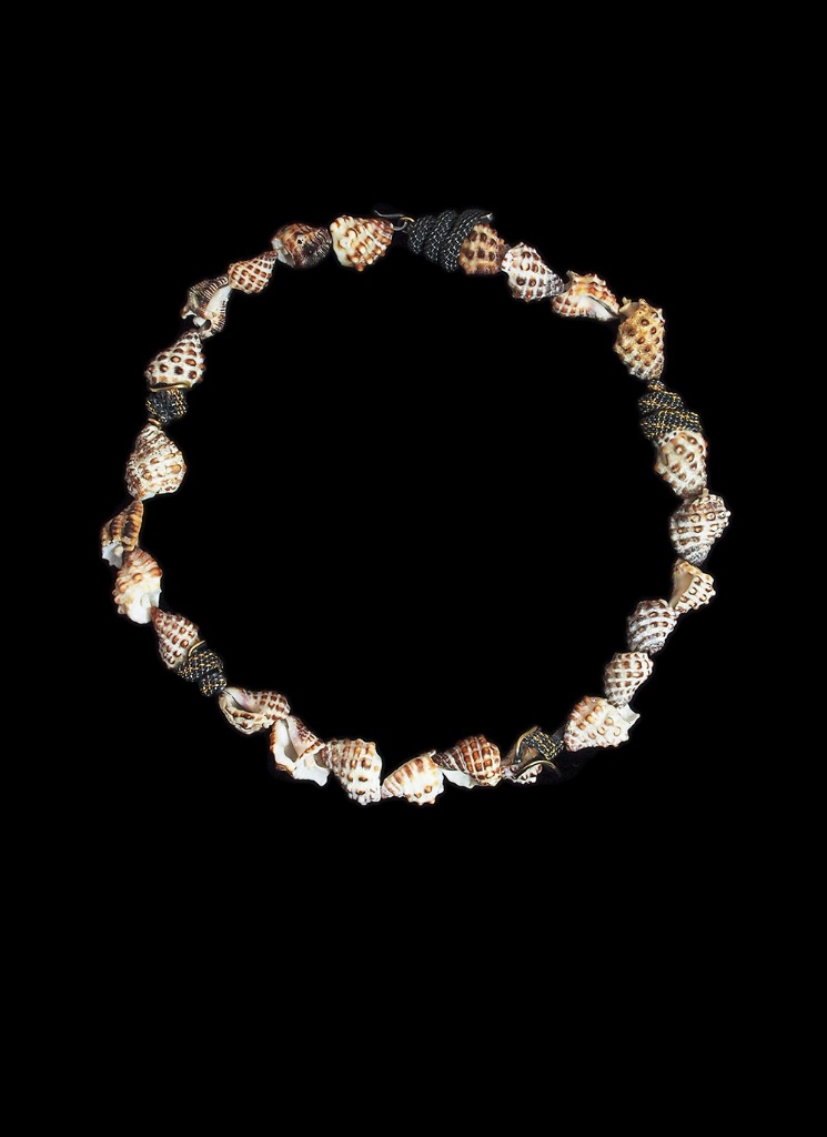 HanneBehrens_RoundShellNecklace.jpg