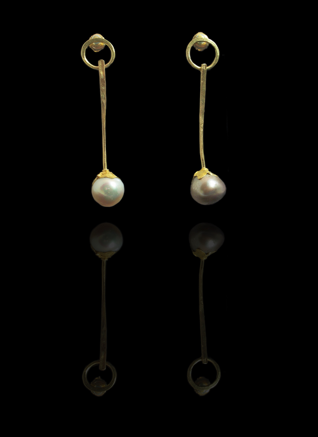 YoshikoYamamoto_PearlEarrings.jpg YoshikoYamamoto_PearlEarrings.jpg