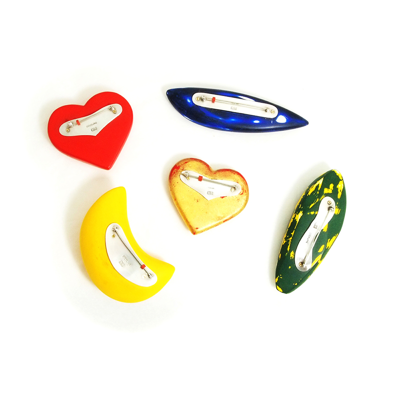 YoshikoYamamoto_ColorfulBrooches_Back.jpg