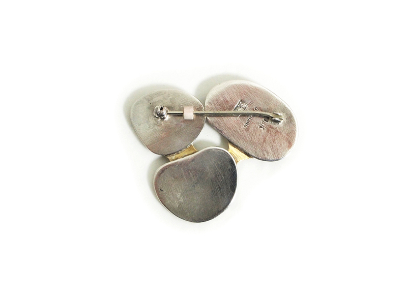 YoshikoYamamoto_ThreeCircleBrooch_Back.jpg
