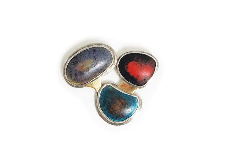 YoshikoYamamoto_ThreeCircleBrooch_Front.jpg