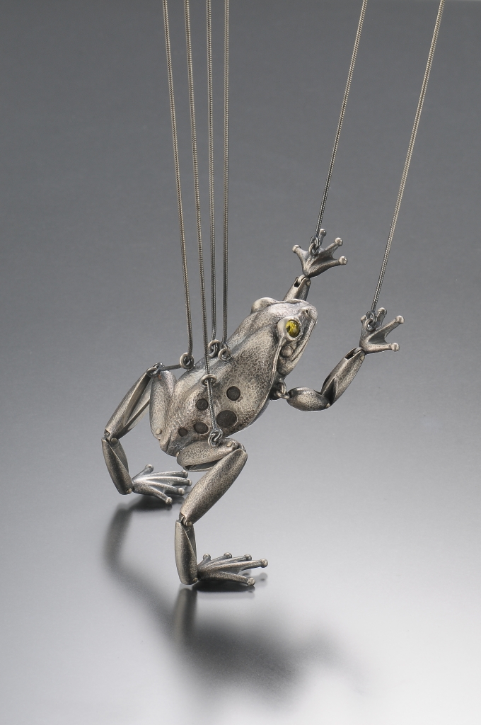 TozukaY_Necklaces_MarionetteFrog_Kaeru-chan.jpg