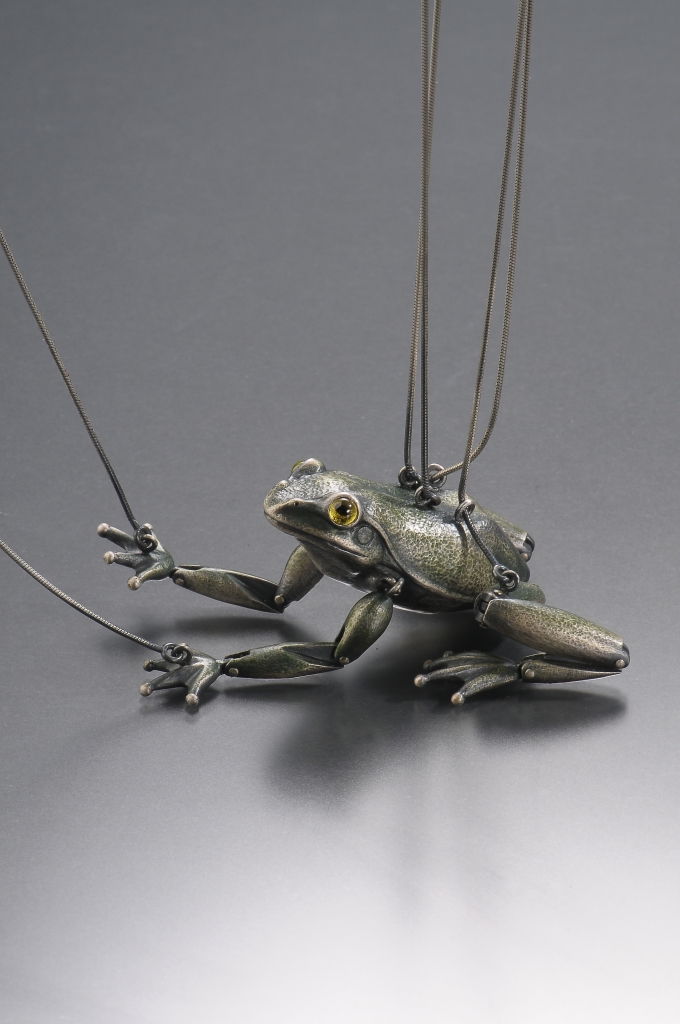 TozukaY_Necklaces_MarionetteFrog_Kaeru-kun.jpg